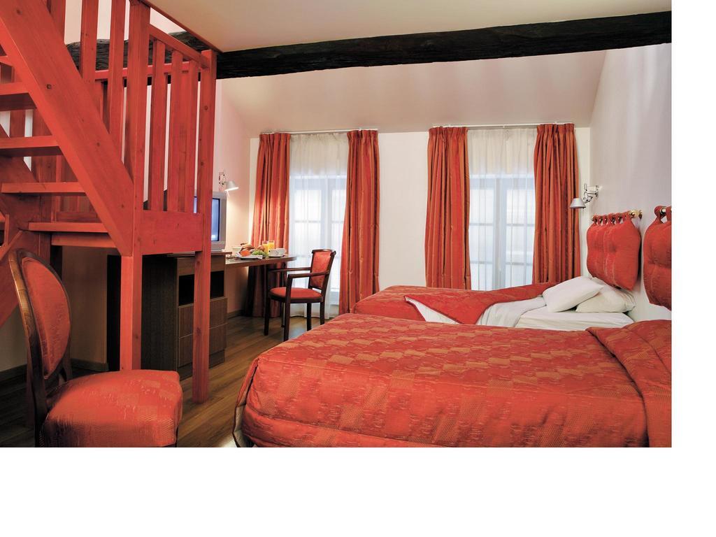 Le Saint Michel Hotel Седан Стая снимка